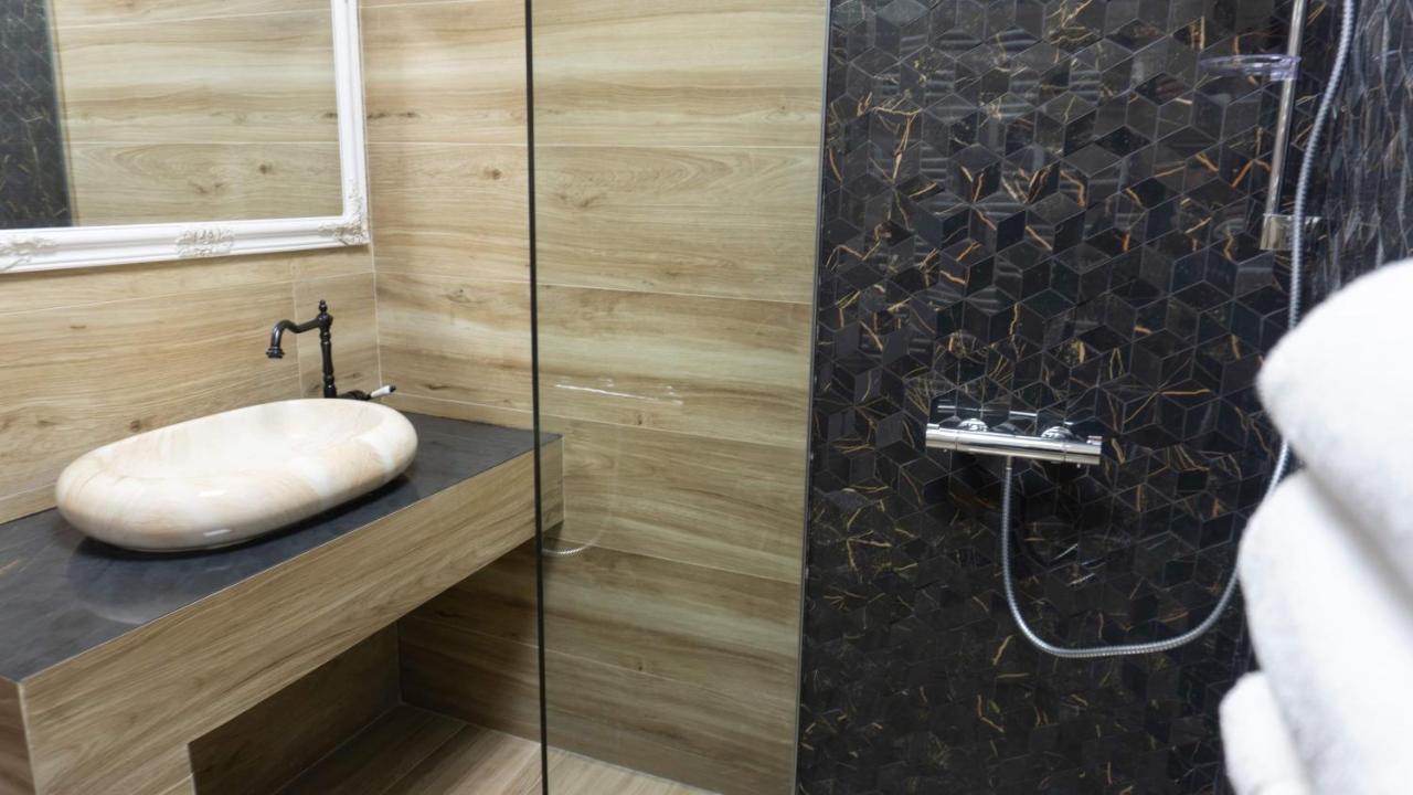 M Rooms Bucharest Luaran gambar